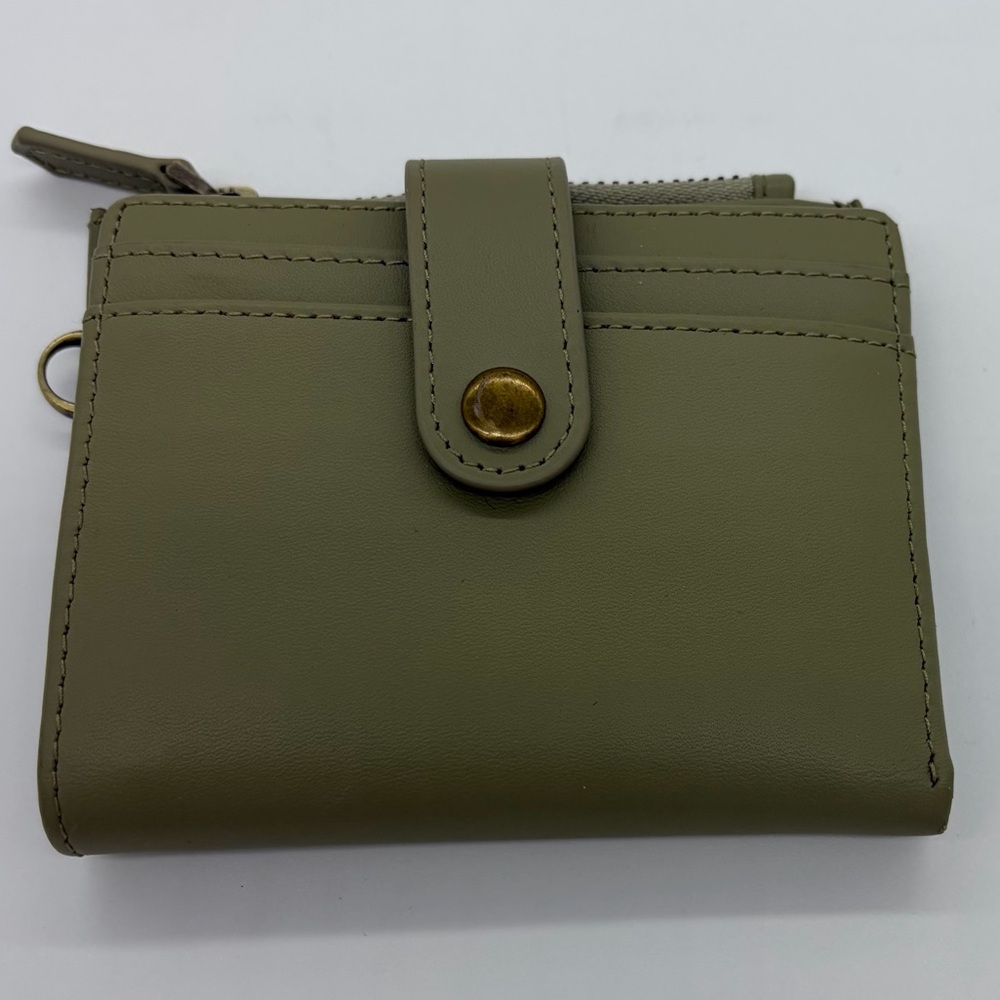 Andar Lo wallet in matcha green vegan leather